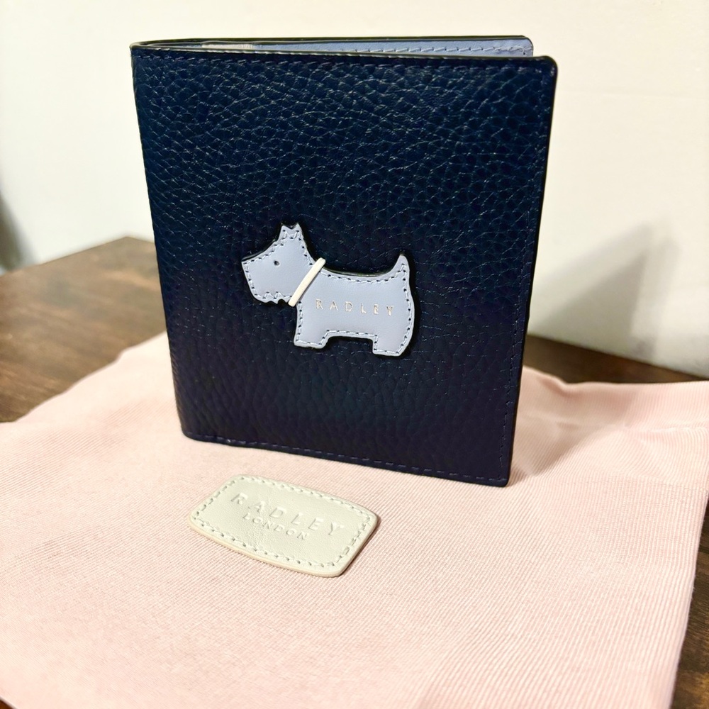 Authentic Radley London Loyal Radley Small Bifold Cardholder in Navy. NWT